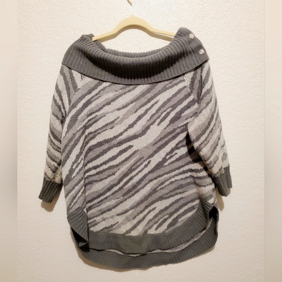 💚5/$25 89th & Madison Zebra Print Off the Shoulders Knit Sweater Size XL - Picture 2 of 6